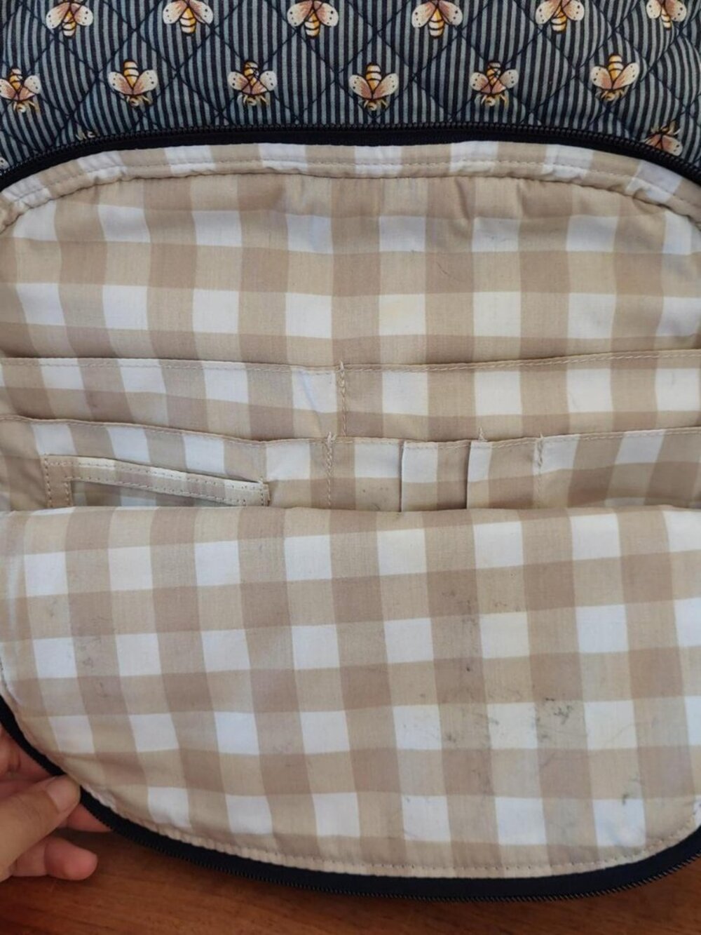 vera bradley all over bee bees Blue & white striped backpack with small beige fl - Picture 6 of 8